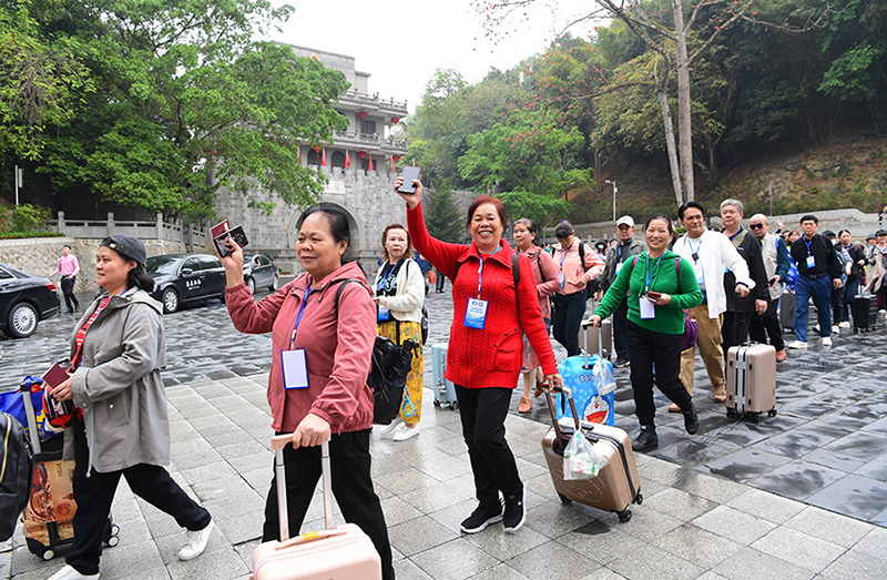 中越跨境旅游恢復通關 首批游客從友誼關出境，旅游業務重啟